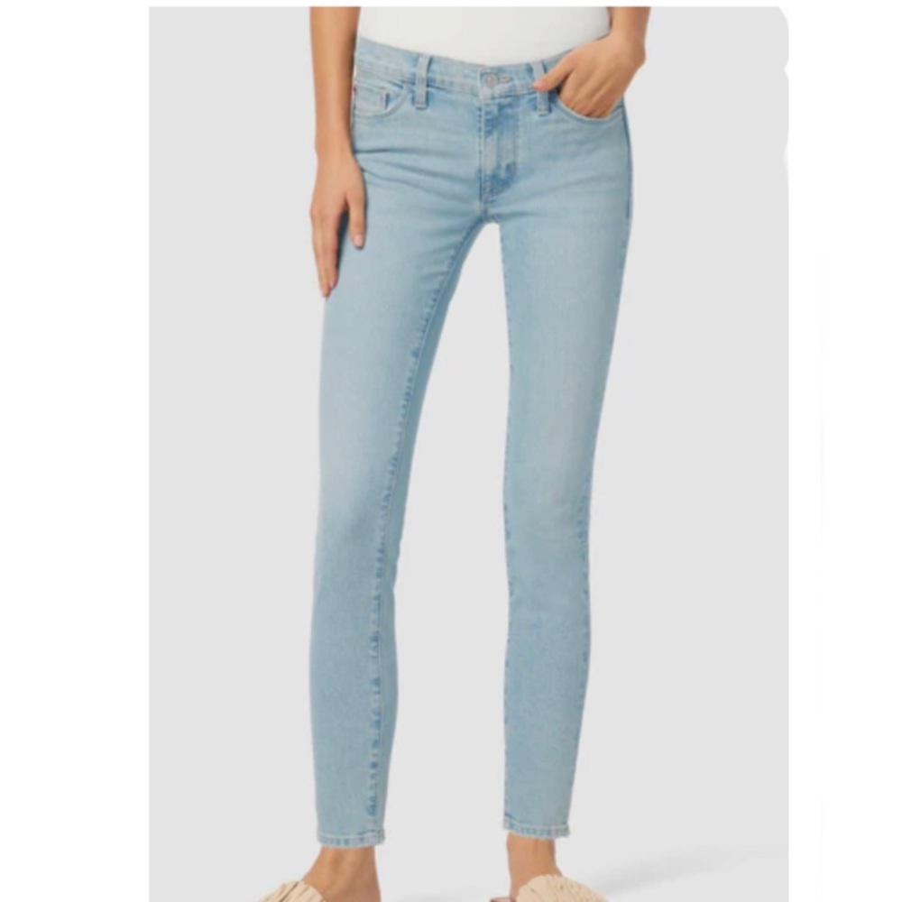 HUDSON KRISTEN SUPER SKINNY JEANS  EUC SIZE 32
